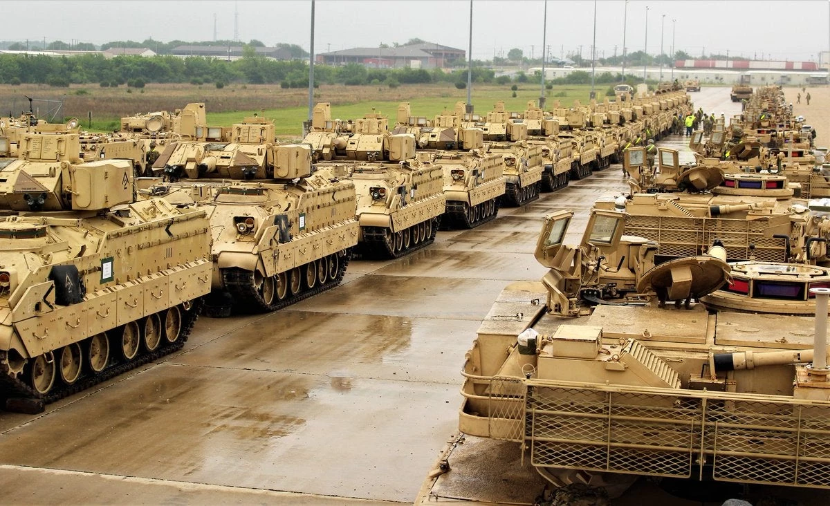 M1A2 Abrams εναντίον Τ-14 Αrmata: Αποβιβάζεται στην Ευρώπη η 1η αμερικανική ταξιαρχία – Bρετανικά αεροσκάφη μεταστάθμευσαν σε ρουμανικά αεροδρόμια